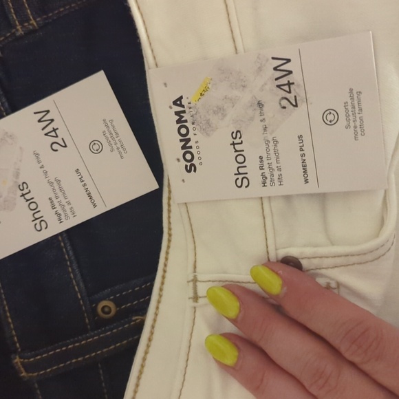 Pair of Denim Shorts 24W - Picture 10 of 11